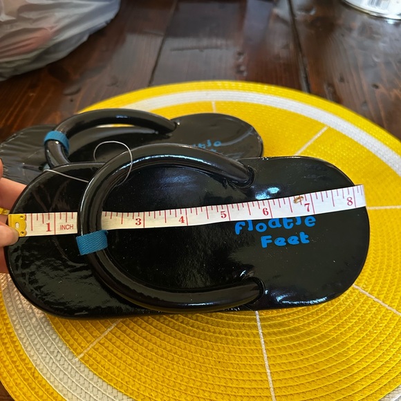 Black Floaties - Picture 4 of 7